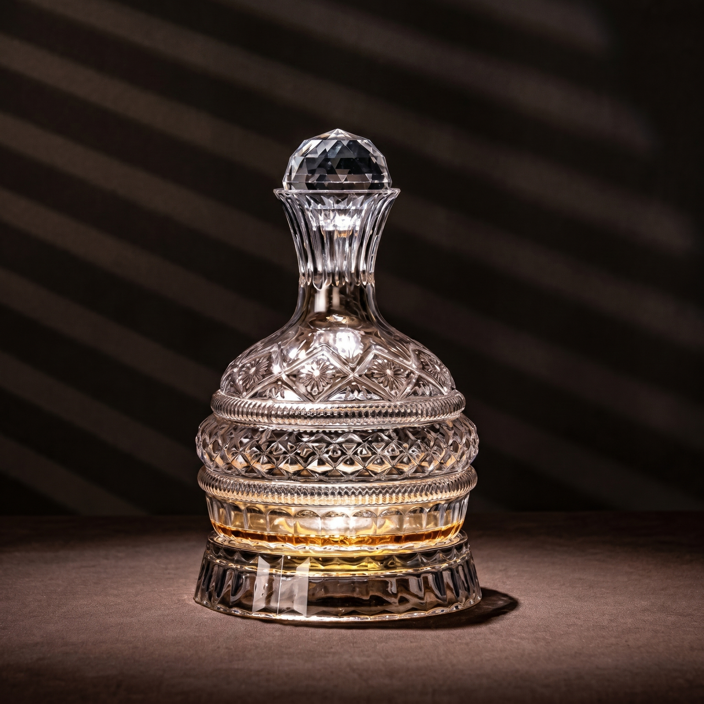 Ellis® 1.6L Rotating Crystal Decanter